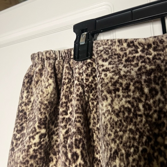 NWT Talbots Leopard Velour Pencil Skirt - Picture 4 of 7